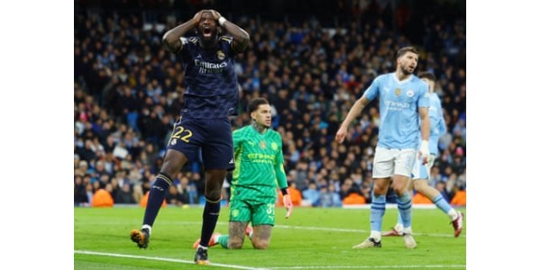 Różne emocje pokazane przez obu graczy